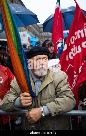 Turin, Italie. 15 nov., 2013. Les travailleurs, travailleurs retraités protester contre le gouvernement couper pour lutter contre la crise, à Turin, le 15 novembre 2013.Photo : Mauro Ujetto/NurPhoto Crédit : Mauro Ujetto/NurPhoto ZUMAPRESS.com/Alamy/Live News Banque D'Images