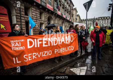 Turin, Italie. 15 nov., 2013. Les travailleurs, travailleurs retraités protester contre le gouvernement couper pour lutter contre la crise, à Turin, le 15 novembre 2013.Photo : Mauro Ujetto/NurPhoto Crédit : Mauro Ujetto/NurPhoto ZUMAPRESS.com/Alamy/Live News Banque D'Images