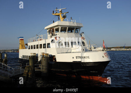 Ferry Port de Kiel Strande Banque D'Images