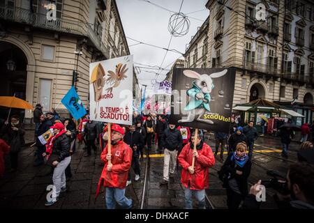 Turin, Italie. 15 nov., 2013. Les travailleurs, travailleurs retraités protester contre le gouvernement couper pour lutter contre la crise, à Turin, le 15 novembre 2013.Photo : Mauro Ujetto/NurPhoto Crédit : Mauro Ujetto/NurPhoto ZUMAPRESS.com/Alamy/Live News Banque D'Images