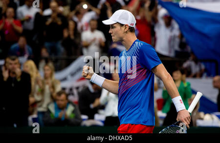 Belgrade, Serbie. 15 nov., 2013. La République Tchèque Tomas Berdych célèbre après avoir remporté la finale de la Coupe Davis de son match de tennis contre Dusan Lajovic de Serbie à Belgrade, Serbie, le vendredi 15 novembre, 2013. Credit : Michal Kamaryt/CTK Photo/Alamy Live News Banque D'Images