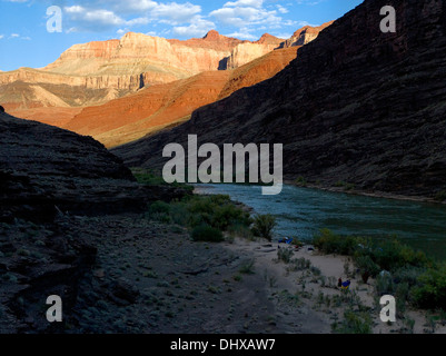 Établir le campement à un endroit appelé Rattlesnake au coucher du soleil à l'intérieur du Grand Canyon, Arizona, USA Banque D'Images