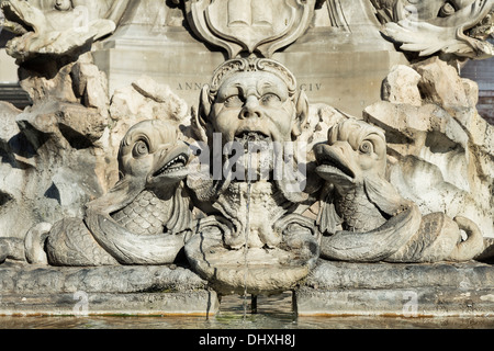 Fontana del Pantheon détail présenté dans la Piazza della Rotonda en face du Panthéon, Rome, Italie Banque D'Images