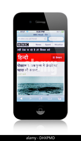 Montrant l'écran de l'iPhone site Web BBC news indiennes Banque D'Images