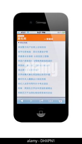Montrant l'écran de l'iPhone chinois BBC news website Banque D'Images