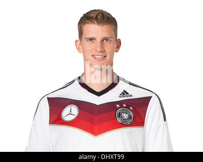 14 novembre 2013. Portrait de joueur de football national allemand Lars Bender dans le kit de la Coupe du Monde de football FIFA 2014 en Brasil : Crédit kolvenbach/Alamy Live News Banque D'Images