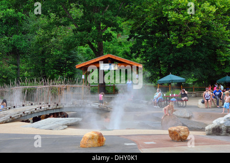 Pour les enfants, Hot springs Village indien Oconaluftee, Cherokee, Caroline du Nord. Banque D'Images