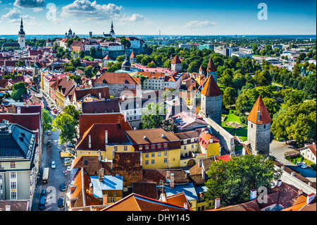 L'aube à Tallinn, Estonie à la vieille ville. Banque D'Images