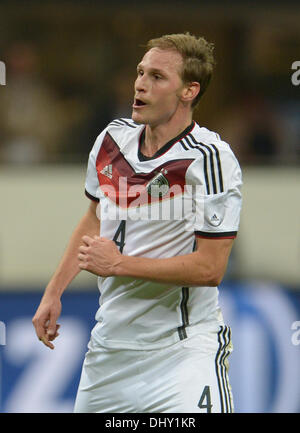 Milan, Italie. 15 nov., 2013. L'Allemagne Benedikt Hoewedes pendant le match de football amical entre l'Italie et l'Allemagne au stade Giuseppe Meazza (San Siro) à Milan, Italie, 15 novembre 2013. Photo : Andreas Gebert/dpa/Alamy Live News Banque D'Images