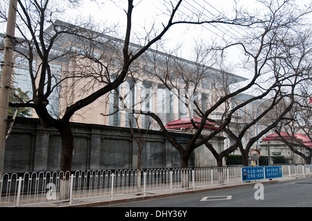 Cour suprême du Peuple à Beijing, en Chine. trimestre légation En premier plan : pavillons et les murs de l'ancienne légation russe Banque D'Images