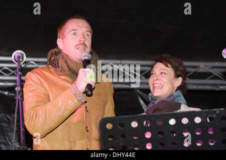 Londres, Royaume-Uni. 16 novembre 2013. Acteurs Damian Lewis et Helen McCrory, mari et femme, allumer les lumières de Noël au Festival de Noël à Highgate Village, London, UK. Photo : Nick Savage/Alamy Live News Banque D'Images