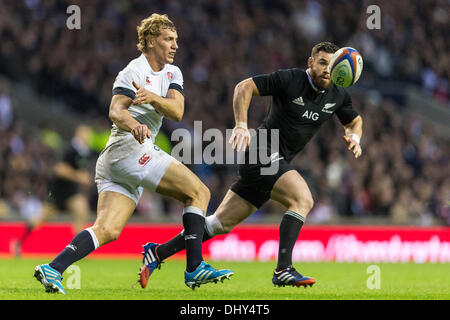 Londres, Royaume-Uni. 16 Nov, 2013. Billy TWELVETREES centre de l'Angleterre au cours de l'International Rugby Union montage approprié entre l'Angleterre et la Nouvelle-Zélande de Twickenham. Credit : Action Plus Sport/Alamy Live News Banque D'Images