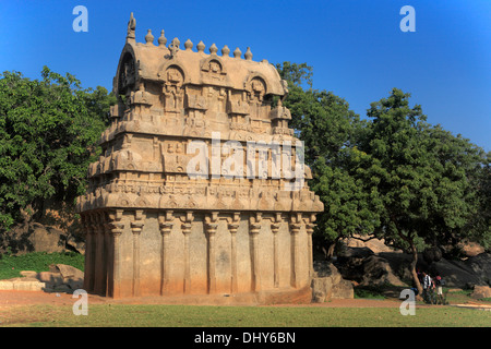 Pancha Rathas, cave temple (7e siècle), Mahabalipuram, Tamil Nadu, Inde Banque D'Images