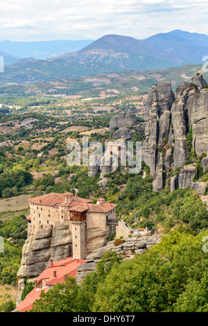 Saint Monastère de Rousanou sur le dessus des rochers des météores en Grèce Banque D'Images