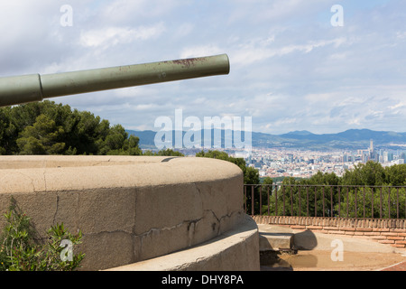 Château de Montjuic avec un vieux canon à Barcelone Banque D'Images