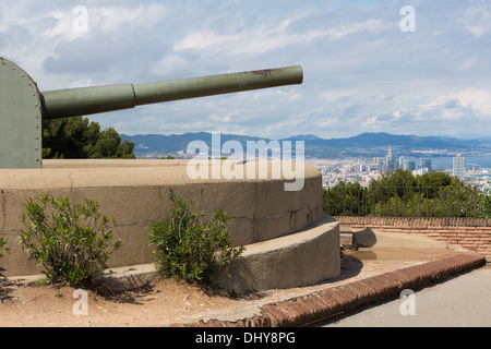 Château de Montjuic avec un vieux canon à Barcelone Banque D'Images