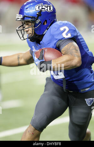 Atlanta, Georgia, USA. 16 Nov, 2013. 16 novembre 2013 : l'Louisiana-Lafayette Ragin' Cadiens (7-2) s'est rendu à la Georgia Dome d'Atlanta, GA de prendre sur l'État de Géorgie Panthers (0-9) dans un match de conférence de ceinture du soleil. Georgia State WR Albert Wilson (2) en action. Louisiana-Lafayette a gagné le match 35-21. Credit : csm/Alamy Live News Banque D'Images