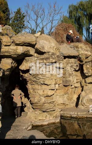 Beijing, Chine. 12 nov., 2013. Le Temple du Soleil est situé dans le district de Chaoyang, Beijing, Chine. Son nom est un autre parc Ritan. © Jiwei Han/ZUMA/ZUMAPRESS.com/Alamy fil Live News Banque D'Images