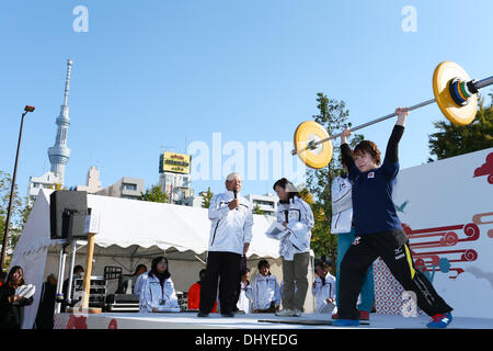 Hiromi Miyake, le 16 novembre 2013 : Tokyo Ville la plus sportive 2013 à Senso-ji à Asakusa, Tokyo, Japon. © AFLO SPORT/Alamy Live News Banque D'Images