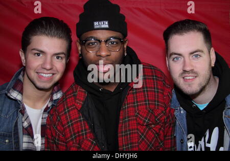 16 novembre 2013. Derby, Royaume-Uni. 16 Nov, 2013. Sonny Jay Muharrem, Te Qhairo Eugene, Eddie Brett - Adorable Rogues backstage au Derby city centre Capital FM's Les lumières de Noël l'allumage. Credit : Deborah Vernon/Alamy Live News Banque D'Images