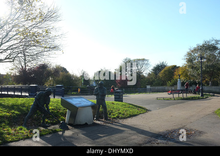 Des loisirs du parc menant à la Royal Military Canal Hythe, dans le Kent UK 2013 Banque D'Images