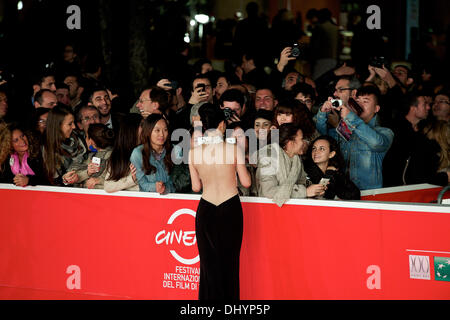 Rome, Italie. 16 Nov, 2013. L'actrice chinoise pendant la pose ni Hongjie Rome Film Festival, le 16 novembre 2013.Photo : Massimo Valicchia NurPhoto/Valicchia Crédit : Massimo/NurPhoto ZUMAPRESS.com/Alamy/Live News Banque D'Images