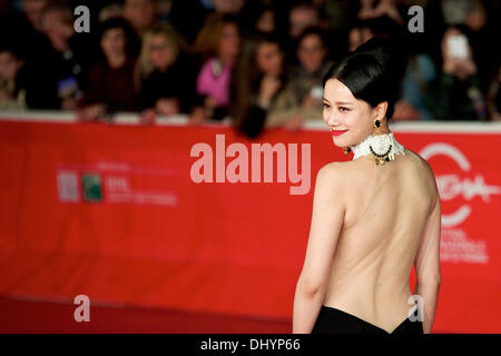 Rome, Italie. 16 Nov, 2013. L'actrice chinoise pendant la pose ni Hongjie Rome Film Festival, le 16 novembre 2013.Photo : Massimo Valicchia NurPhoto/Valicchia Crédit : Massimo/NurPhoto ZUMAPRESS.com/Alamy/Live News Banque D'Images