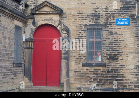 Wibsey, UK. 17 novembre, 2013. L'Eglise méthodiste d'Wibsey où le révérend Paul Fleurs ancien chef de Co-op effectue des services Credit : Steven Schofield/Alamy Live News Banque D'Images