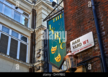 Shaftesbury Avenue est une rue principale dans le centre de Londres, Angleterre, nommé d'après Anthony Ashley Cooper, 7e comte de Shaftesbury Banque D'Images