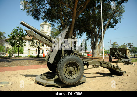 QF 25 pounder deux (Canons de tir rapide) dans la région de Stirling Park, Guildford, l'ouest de l'Australie Banque D'Images