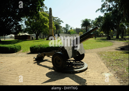 L'un des deux 25 pounder (QF) Canons de tir rapide à Stirling Park, Guildford, l'ouest de l'Australie Banque D'Images