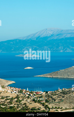 Haïti, île de Chalki, Blick vom Berg Profitis Ilias auf den Inselhauptort Nimborio, am Horizont die Insel Rhodos Banque D'Images
