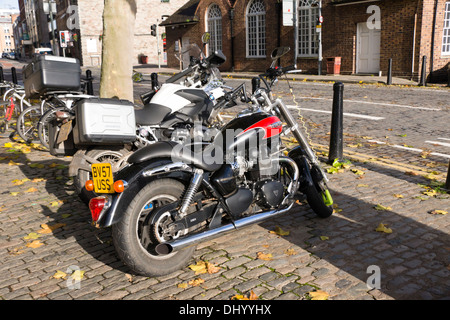 Le port de Bristol Harbourside et England UK Triumph moto Banque D'Images