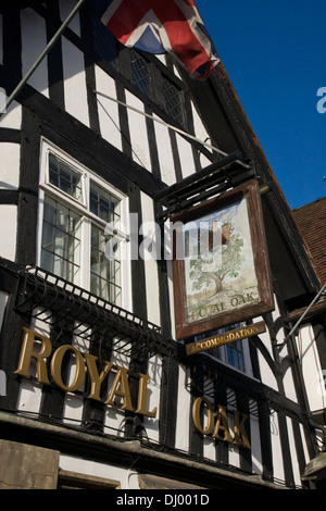 Evesham, une ville de marché dans le Worcestershire England UK Royal Oak enseigne de pub Banque D'Images