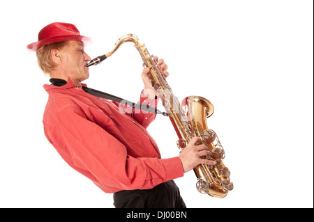 Interprète masculin de la lecture d'un saxophone ténor en laiton avec vannes d'argent et boutons nacre se penchant en arrière Banque D'Images