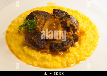 Risotto avec osso buco alla Milanese Banque D'Images