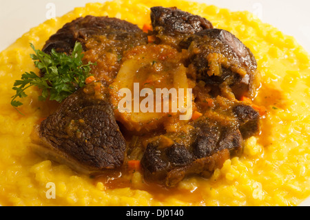 Risotto avec osso buco alla Milanese Banque D'Images