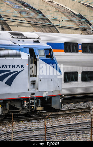 Amtrak P42DC Aucune locomotive 24 approche de la gare Union, Washington, DC Banque D'Images