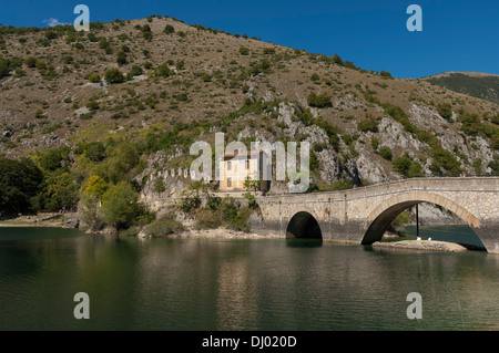 Ermitage de San Domenico, San Domenico lake, Arpino. Les Abruzzes, L'Aquila, Banque D'Images