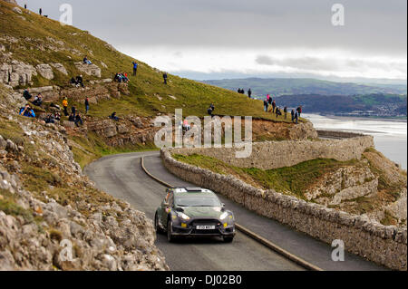 Llandudno, au Pays de Galles. 17 novembre, 2013. Lorenzo Bertelli et Mitia Dotta d'Italie (ITA) conduire leur privateer WRC 2 Ford Fiesta R5 sur le grand orme stade (SS22) pendant 4 jours de Wales Rally GB, la finale du Championnat des rallyes de la FIA 2013 Word. Credit : Action Plus Sport/Alamy Live News Banque D'Images