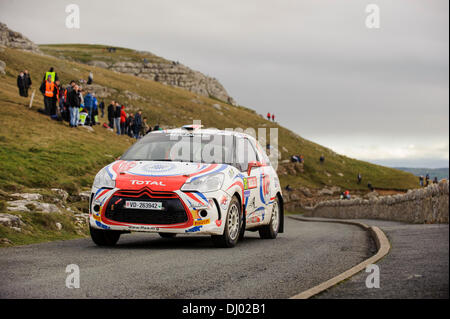 Llandudno, au Pays de Galles. 17 novembre, 2013. Sébastien Chardonnet et Thibault de la Haye de France (FRA) conduire leur privateer WRC 3 Citroen DS3 R3T sur le Great Orme stade (SS22) pendant 4 jours de Wales Rally GB, la finale du Championnat des rallyes de la FIA 2013 Word. Credit : Action Plus Sport/Alamy Live News Banque D'Images