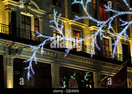 Londres, Royaume-Uni. 17 novembre, 2013. Décorations de Noël dans le West End, Regent Street. Crédit : Stephen Chung/Alamy Live News Banque D'Images