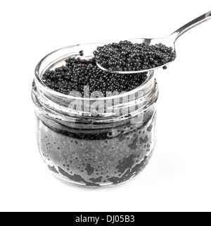 Black caviar dans un bocal en verre avec cuillère isolated on white Banque D'Images