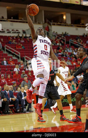 16 novembre 2013, Fresno, CA - Fresno State guard Emmanuel Owootoah dans le jeu entre le Northridge Matadors et le fresno State Bulldogs à Save Mart Center à Fresno, CA. Fresno State a gagné le match 80 à 64. Banque D'Images