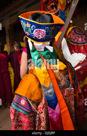 Le Bhoutan, Thimphu Dzong, Tsechu annuel, moine musicien en costume dentelle Banque D'Images