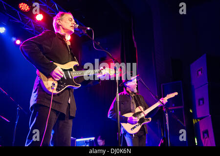 Manchester, UK. 17 novembre 2013. La télévision nous rock band en concert à Manchester Academy. Tom Verlaine et Jimmy Rip Banque D'Images