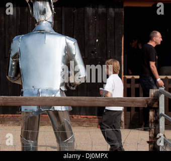 Grande sculpture de métal d'un cow-boy à un Americana music festival. Banque D'Images