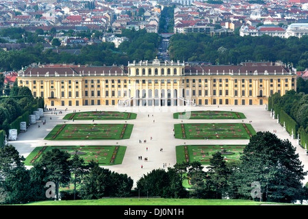 Vue du château de Schönbrunn, à partir de la Gloriette, Vienne, Autriche Banque D'Images