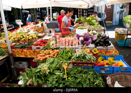 Légumes, de décrochage du marché Campo de' Fiori, Rome, Italie Banque D'Images