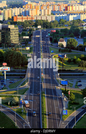 Quartier Petrzalka, paysage urbain de UFO, restaurant pont SNP, Bratislava, Slovaquie Banque D'Images